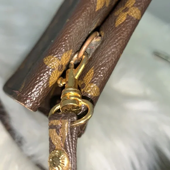 225 Pre Owned Authentic Vintage Louis Vuitton Monogram Crossbody Bag - Picture 14 of 15